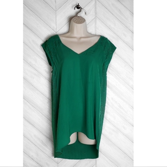 leifsdottir Tops - LEIFSDOTTIR Anthropologie Clipped Cities green top